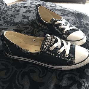 Low tip chuck taylor size 9